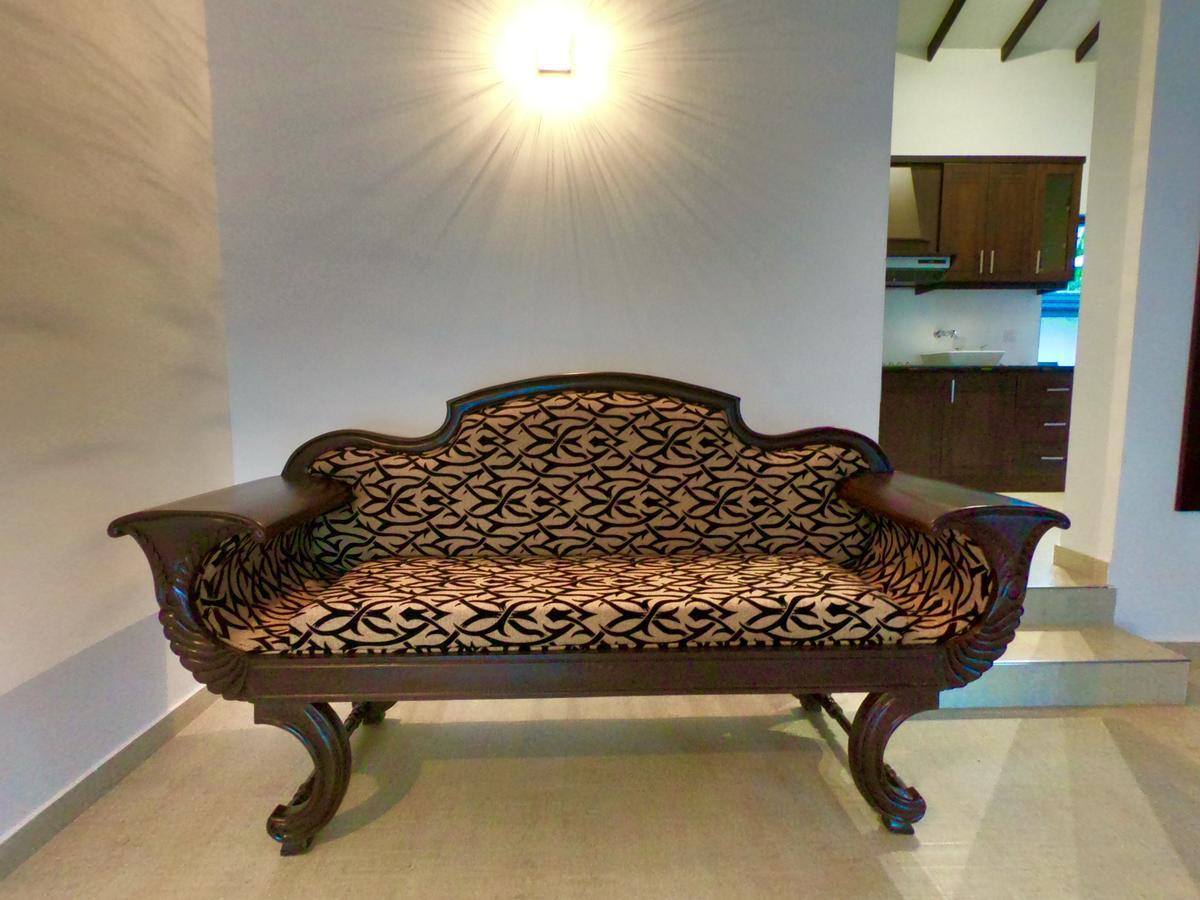 Villa Elisabeth Katana ภายนอก รูปภาพ