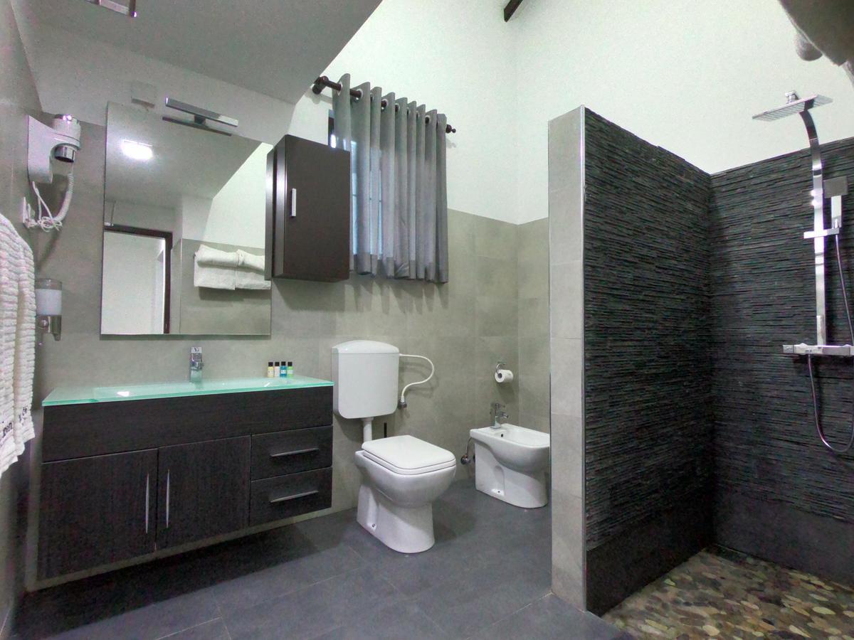 Villa Elisabeth Katana ภายนอก รูปภาพ